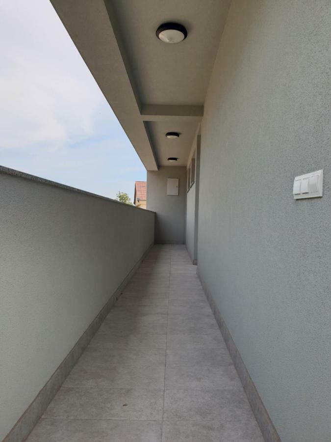 Apartmani Jozic セリネ エクステリア 写真